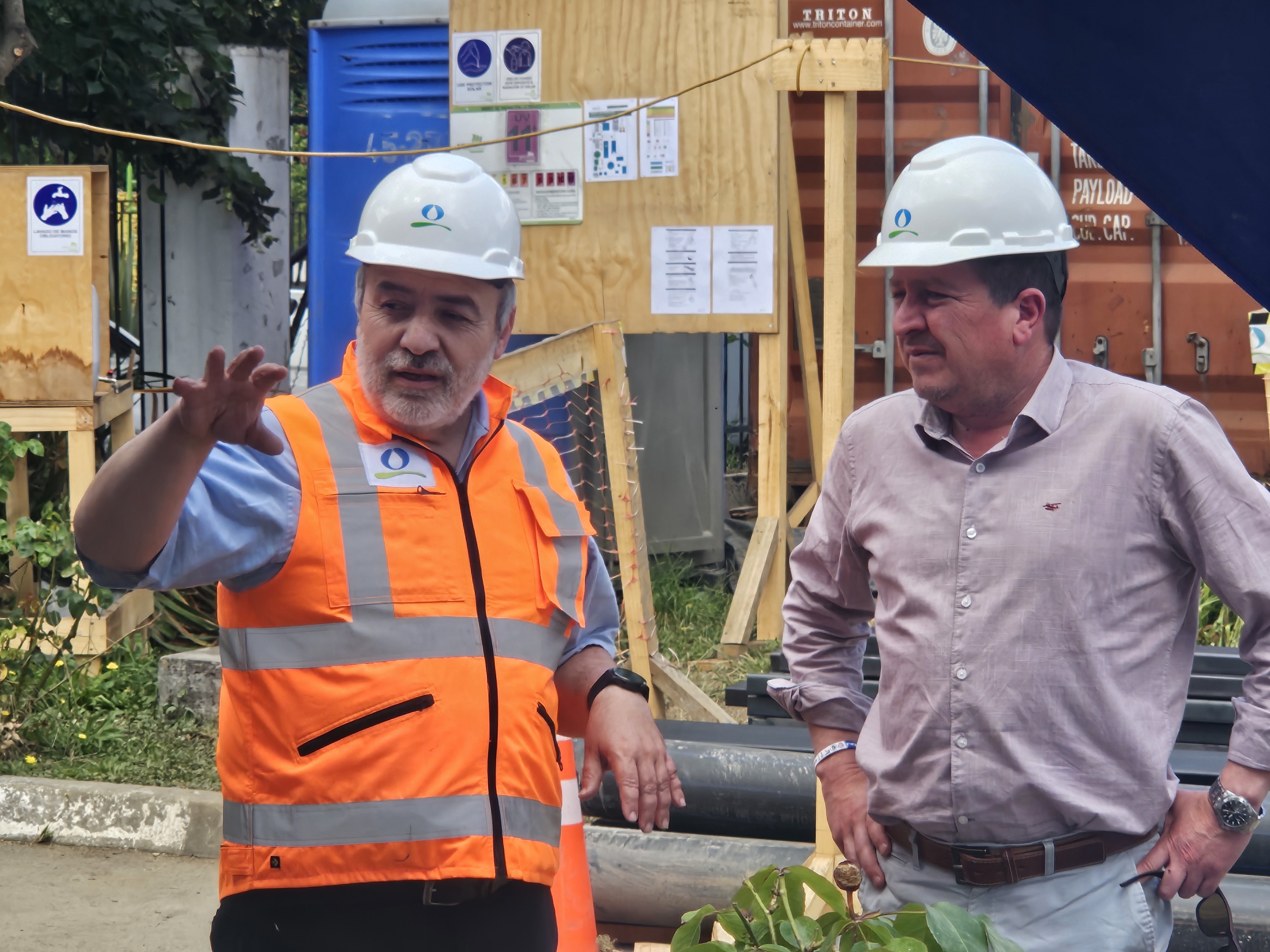 Alcalde de Lumaco visita obras de construcción del nuevo estanque de agua
